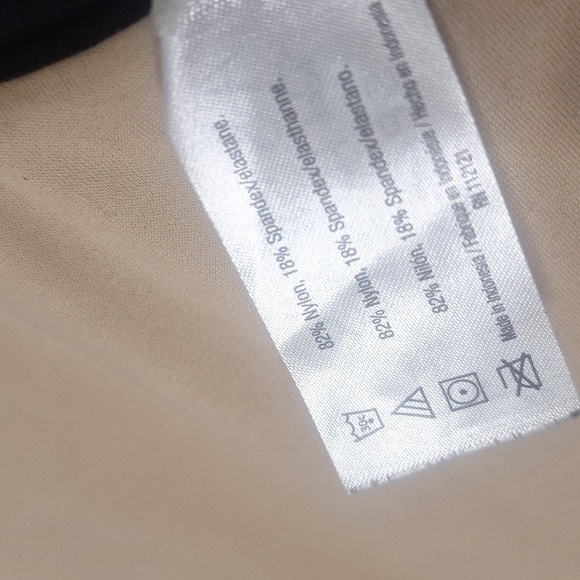 Spanx Assets Red Hot Lable Reversible Shaping Tank Top Size M - Picture 8 of 8